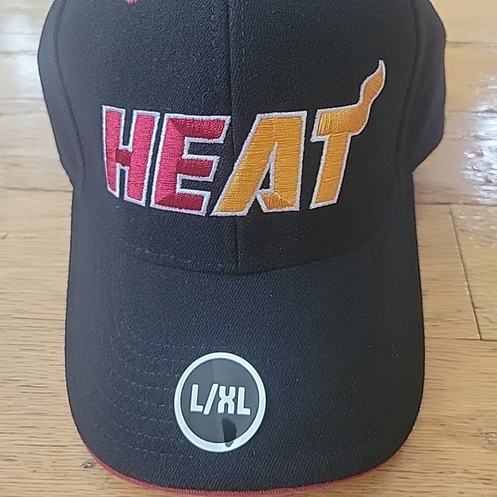 Miami Heat Black Flex Fit Red Under Visor Har Cap NBA L/ XL